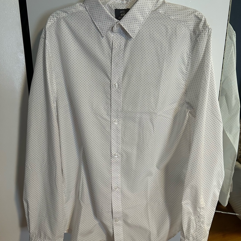 H&M White with small black dots slim fit dress shirt